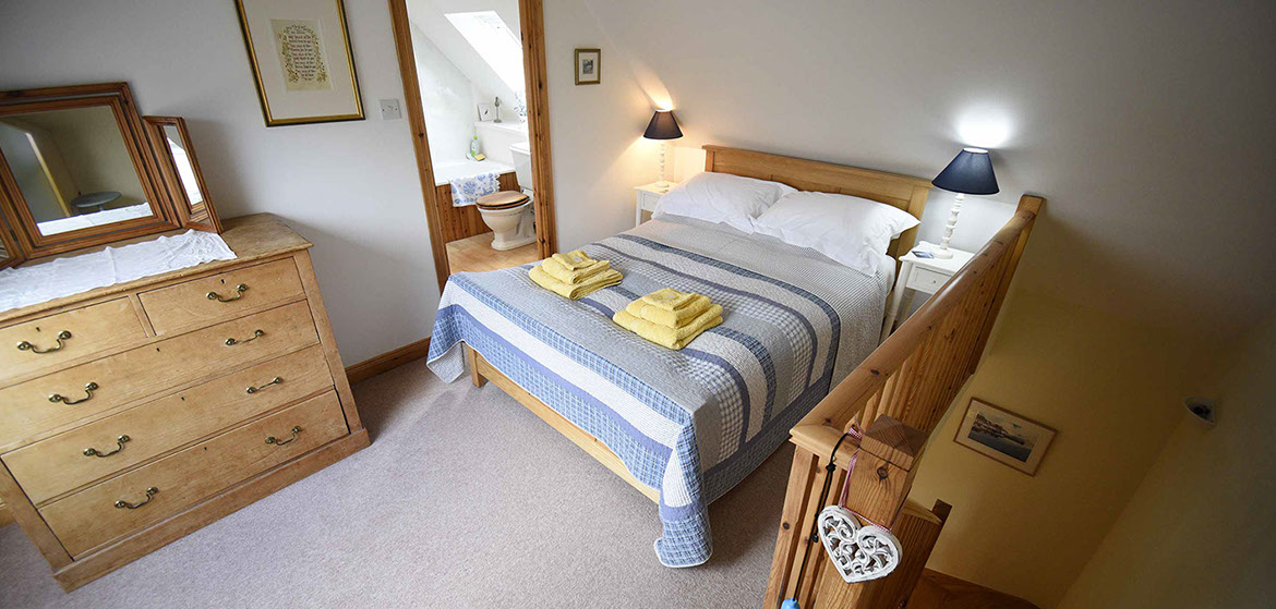 Our self catering accommodation in Glenhinnisdal on the Isle of Skye contains an ensuite double bedroom