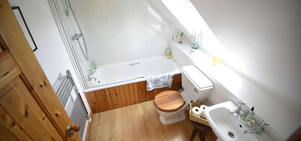 Half of Three self catering accommodation in Glenhinnisdal contains a spacious bathroom with bath and shower