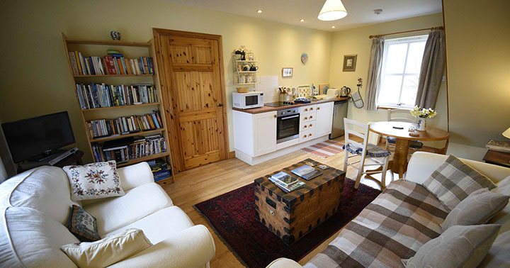 Self catering accommodation on the Isle of Skye with comfortable living room WIFI and modern kitchen