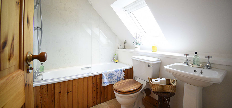 Half of Three self catering accommodation in Glenhinnisdal has an en suite bathroom with shower