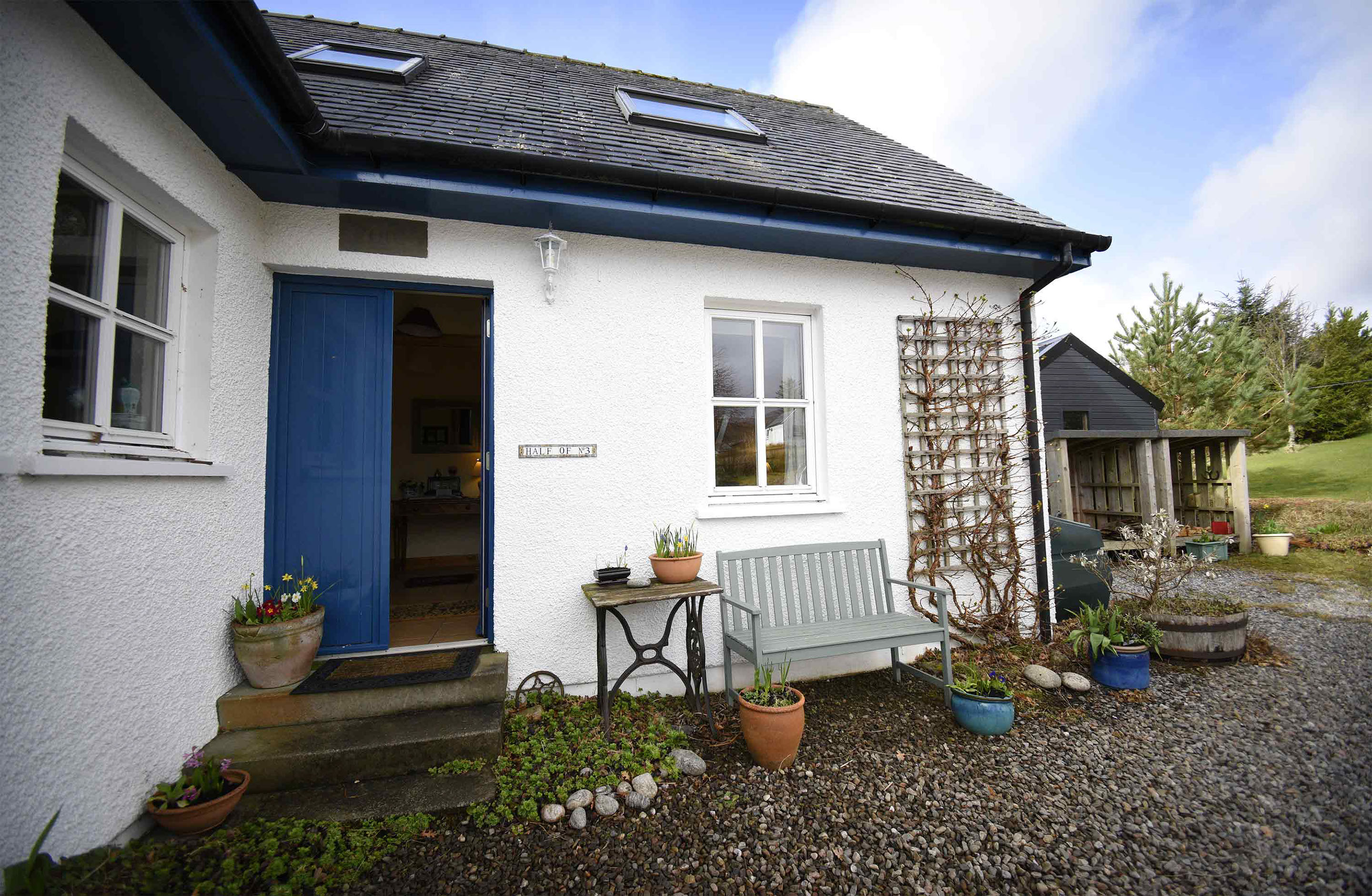 Taransay House Luxury Bed and Breakfast Accommodation in Portree with Sea views and Super King Size Double Beds
